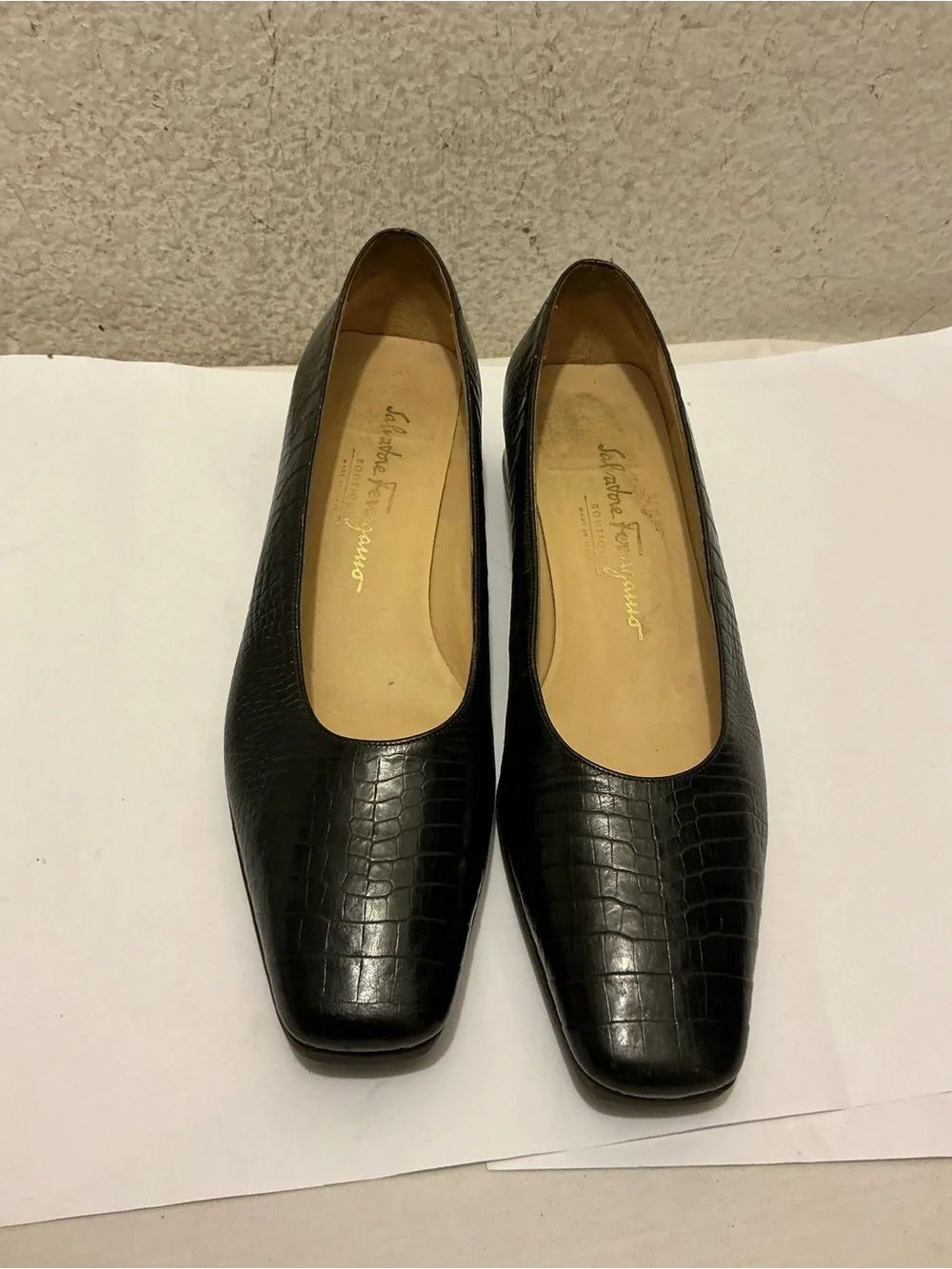 Salvatore Ferragamo Women's dark brown Croc-Embossed Leather Flats 10AA